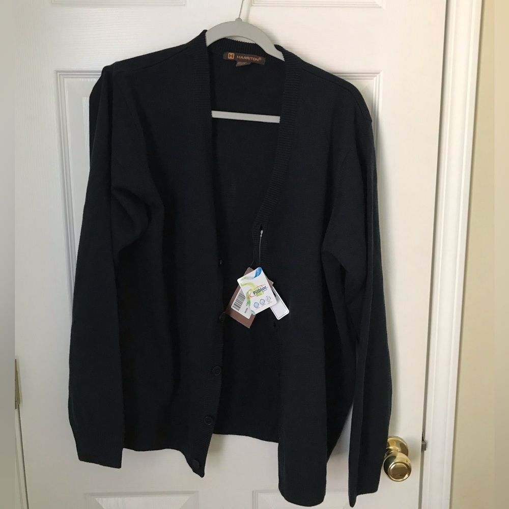 NWT Mens Harriton 6 button sweater. This is size L and black in color
